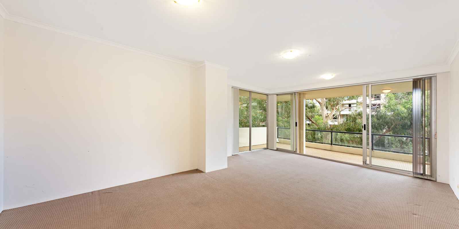 35/2 Parkside Ln Chatswood