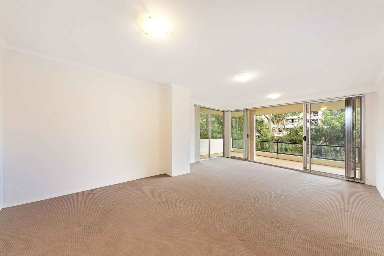 35/2 Parkside Ln Chatswood