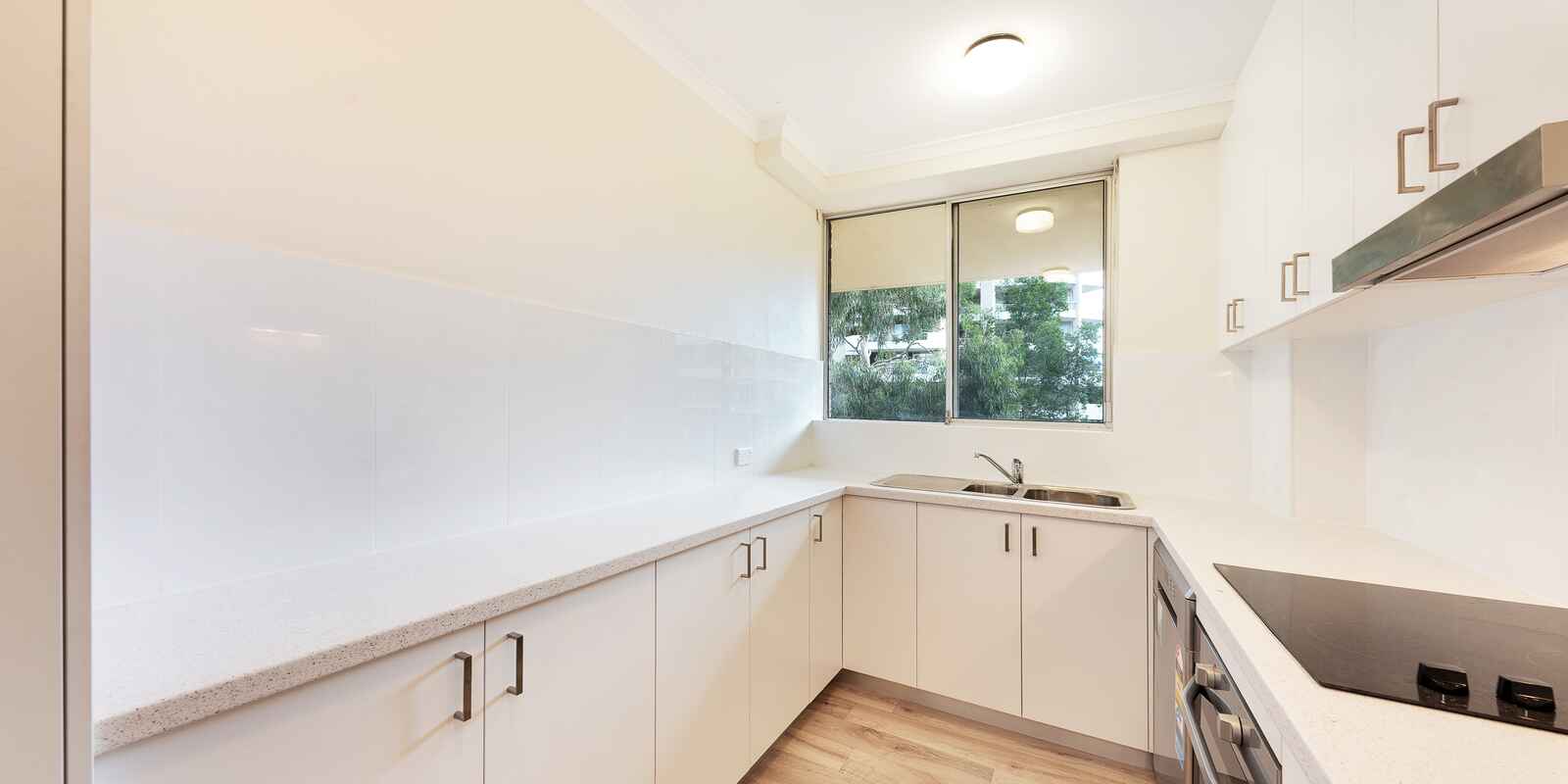 35/2 Parkside Ln Chatswood
