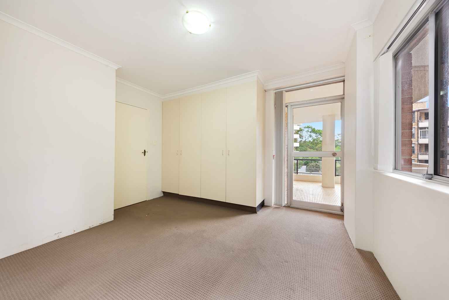 35/2 Parkside Ln Chatswood