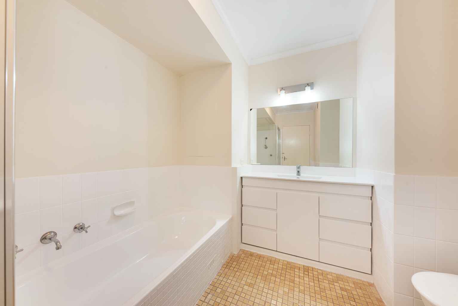 35/2 Parkside Ln Chatswood