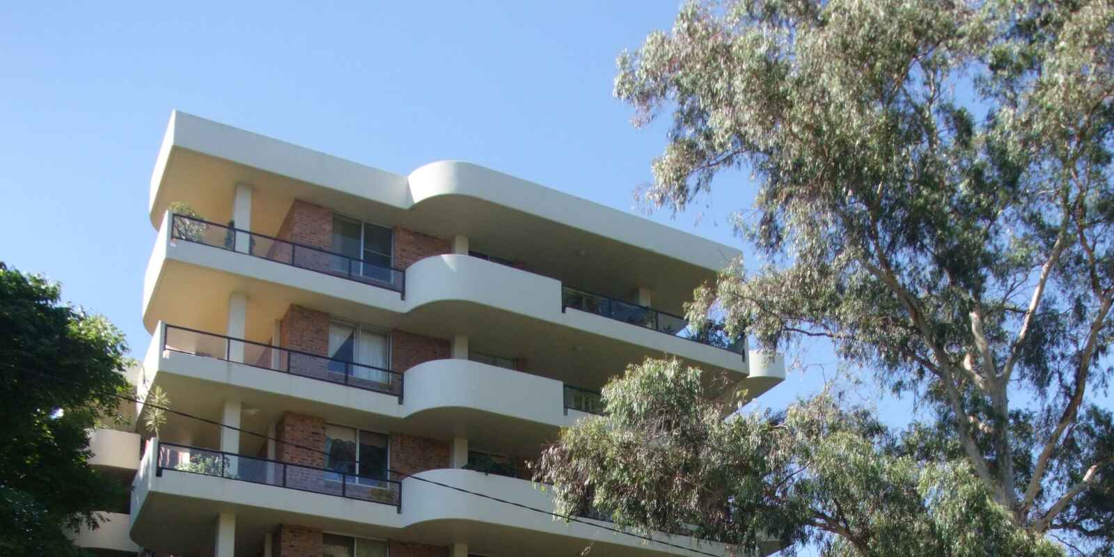 35/2 Parkside Ln Chatswood