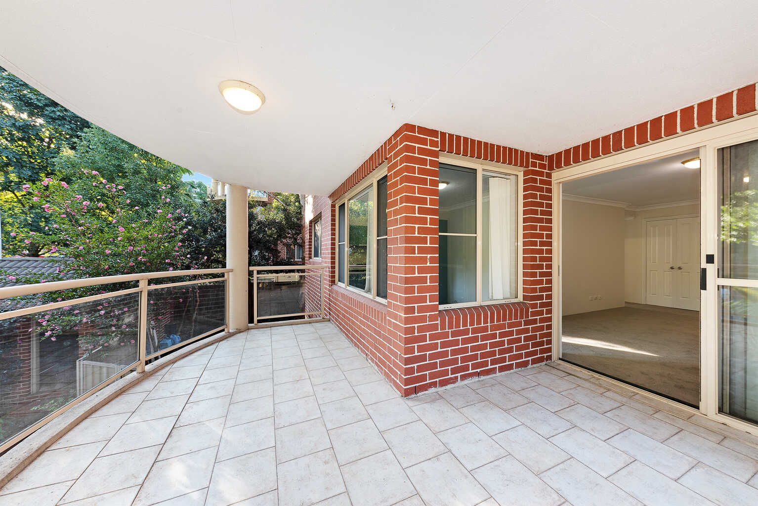 10/99 Hampden Rd Artarmon
