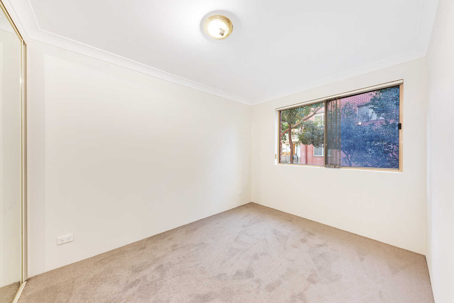 10/99 Hampden Rd Artarmon