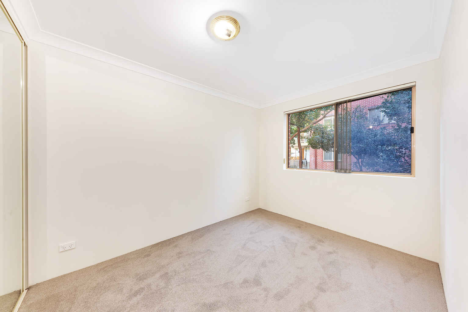 10/99 Hampden Rd Artarmon