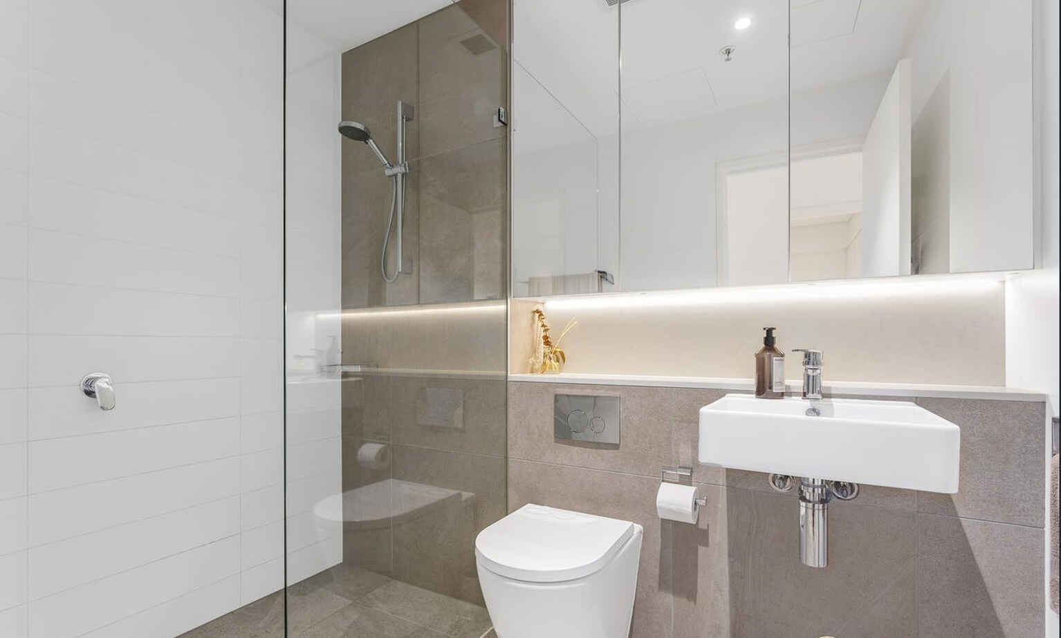 218/9 Albany St St Leonards